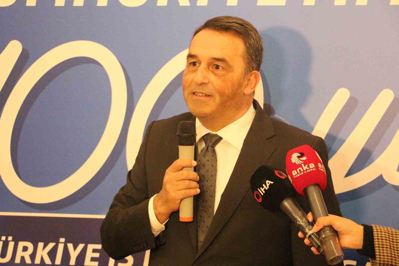 Türkiye’nin en iyi satranç ustaları hamlelerini bu sefer Cumhuriyet’in 100. yılı için yaptı