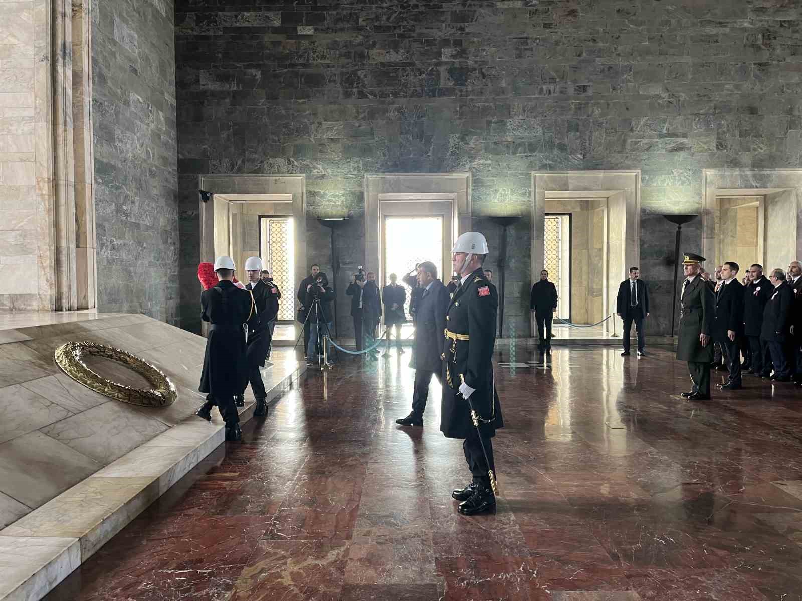 Bakan Tekin 81 ilden gelen öğretmenlerle Anıtkabir’i ziyaret etti