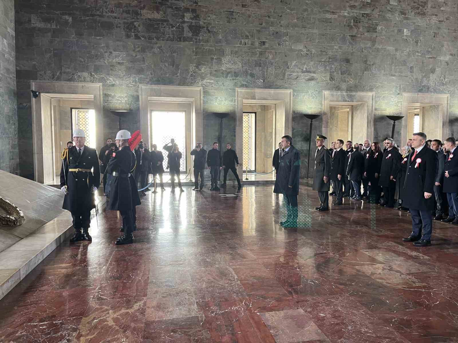 Bakan Tekin 81 ilden gelen öğretmenlerle Anıtkabir’i ziyaret etti