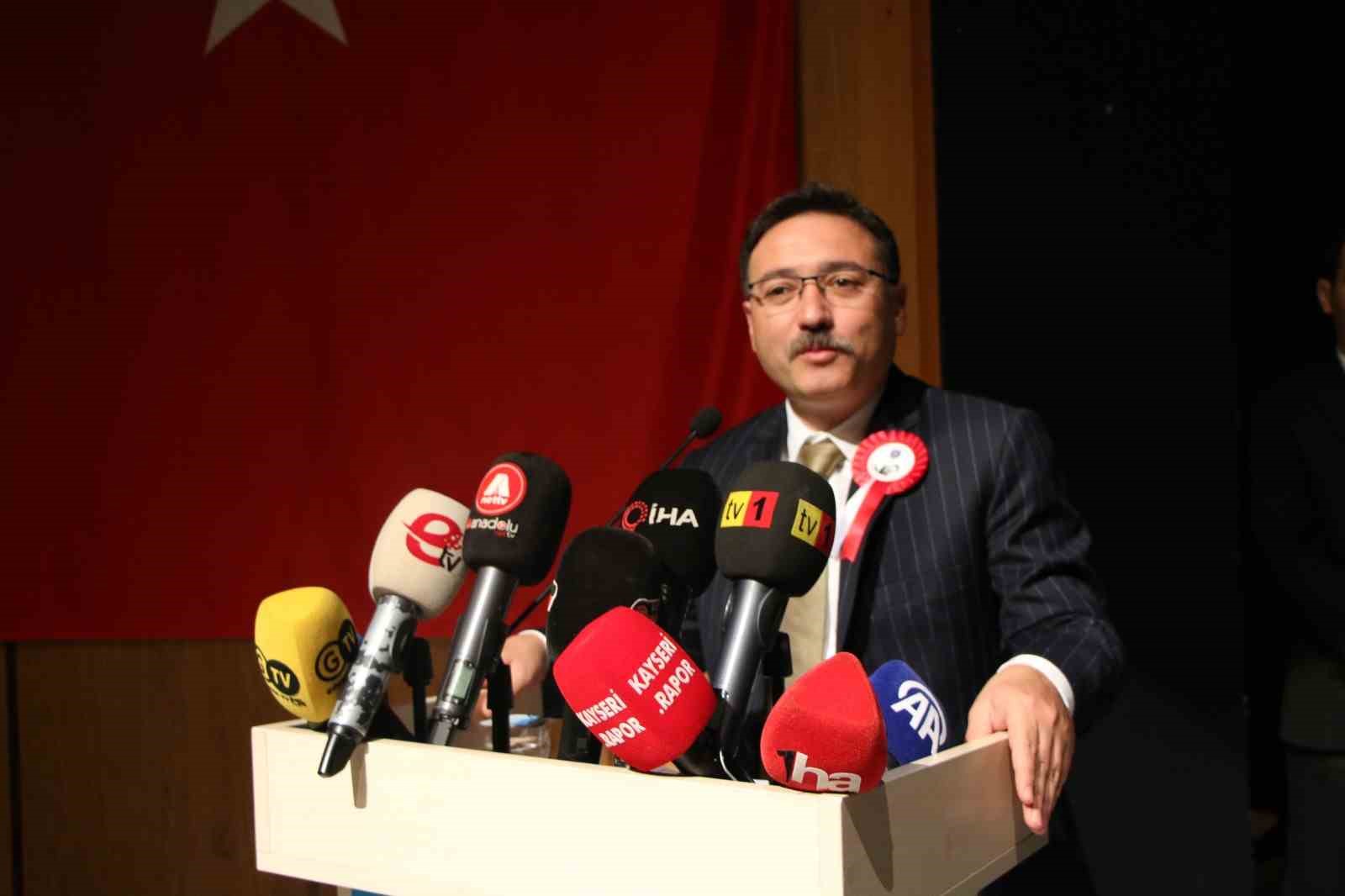 AK Parti Genel Başkanvekili Elitaş: “Anne ve baba olarak göstermediğimiz müsamahayı, öğretmenler bizim evlatlarımıza gösteriyor”