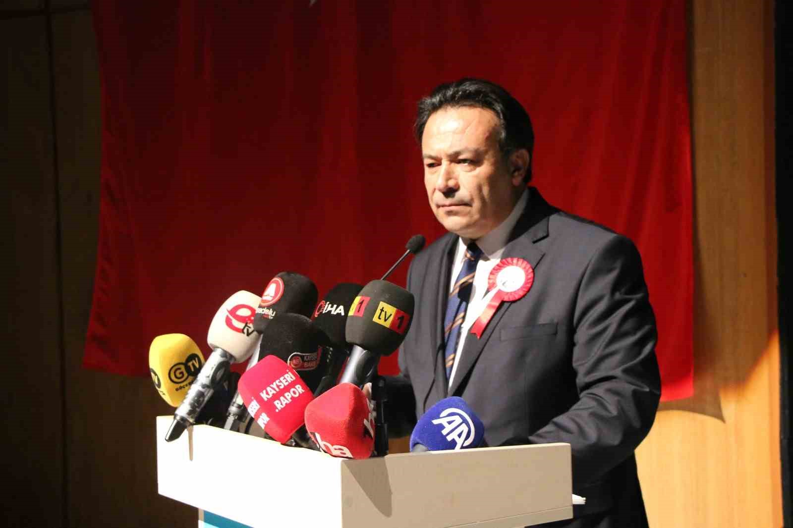 AK Parti Genel Başkanvekili Elitaş: “Anne ve baba olarak göstermediğimiz müsamahayı, öğretmenler bizim evlatlarımıza gösteriyor”