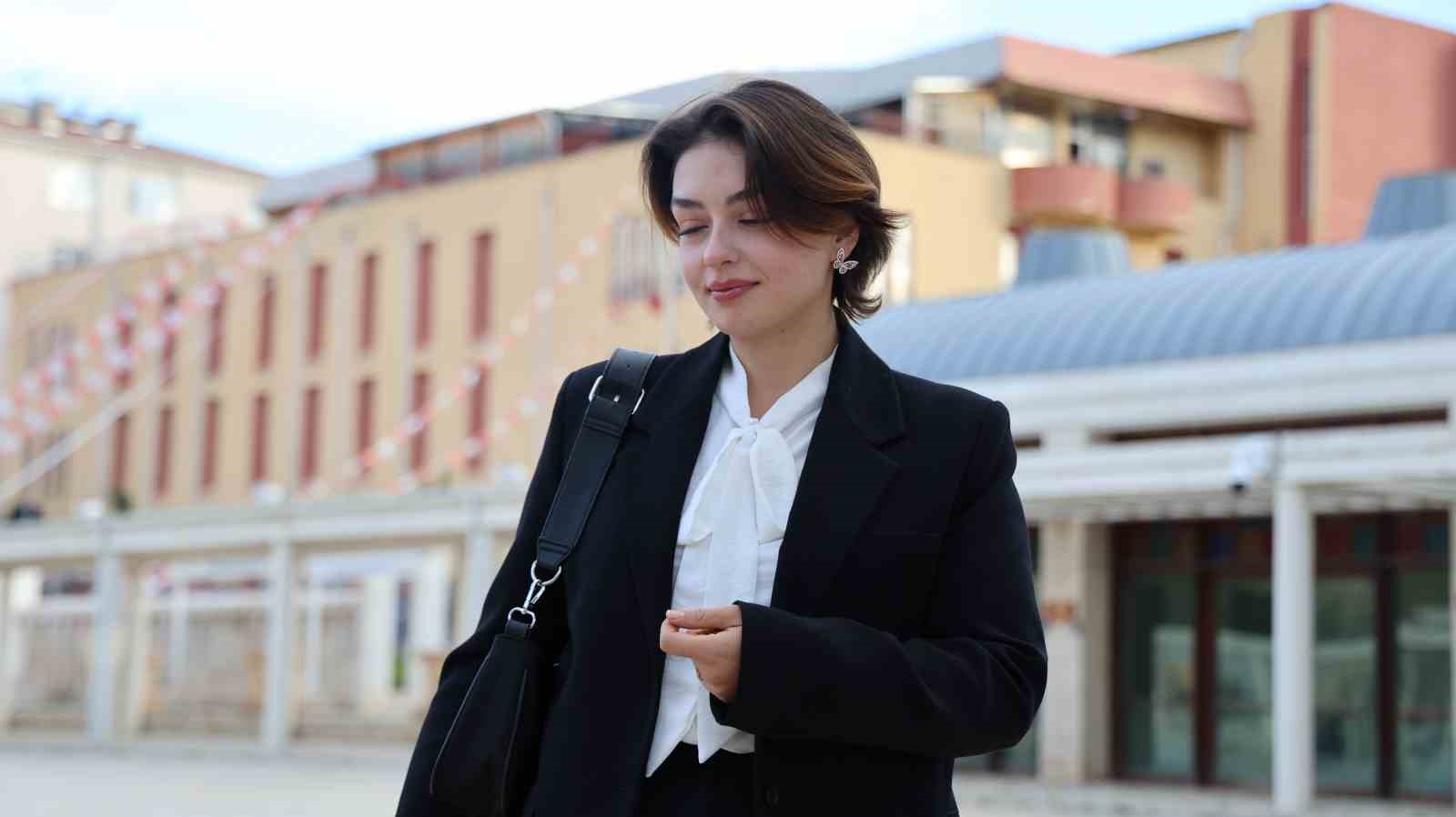 Türkiye’nin konuştuğu Rabia protez kol için gün sayıyor