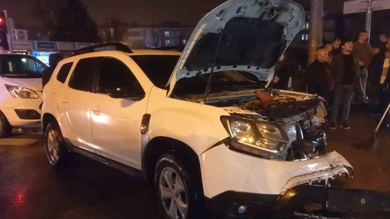 Kırıkkale’de iki otomobil  çarpıştı: 9 yaralı