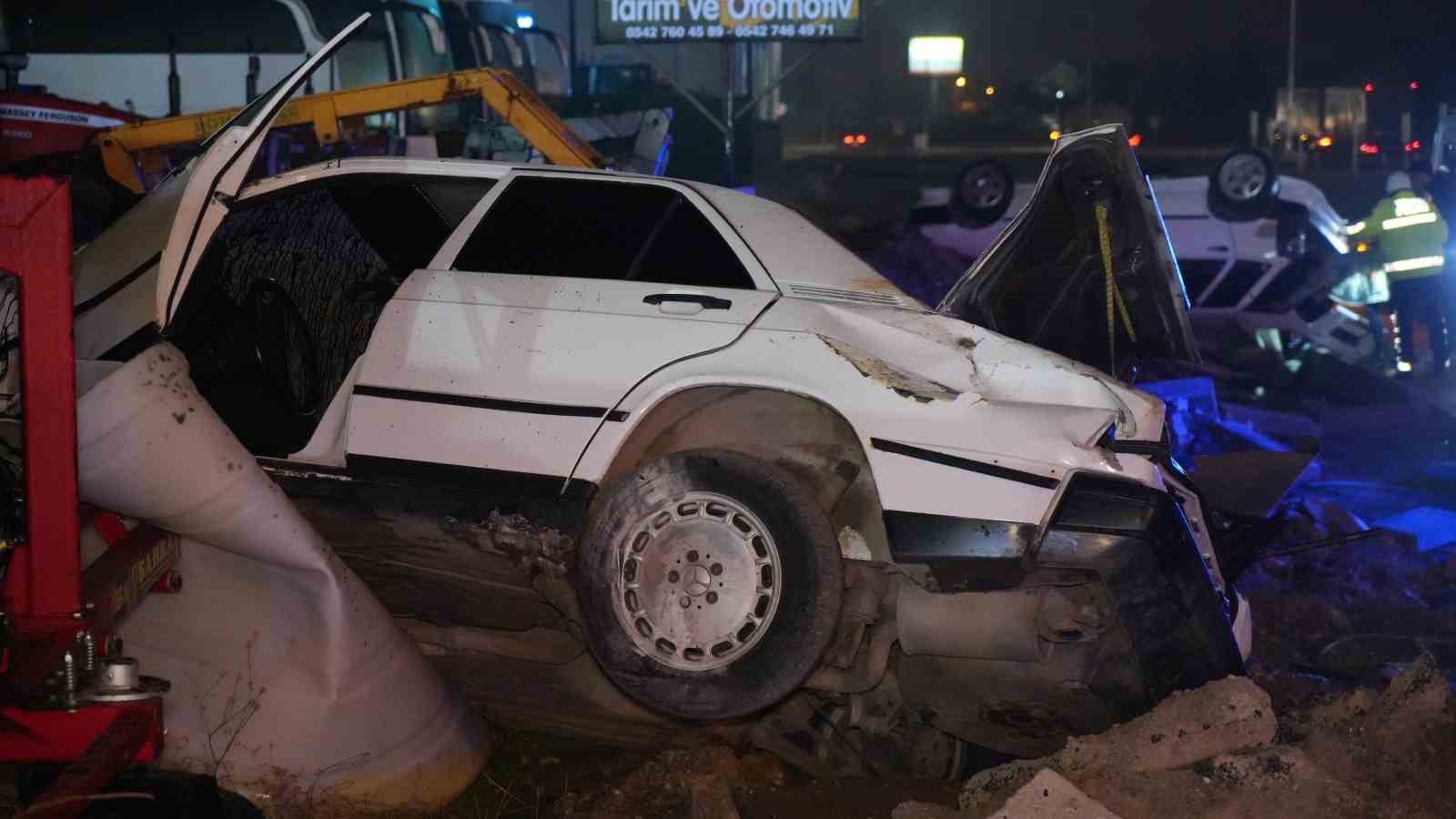 Kırıkkale'de 2  otomobil çarpıştı: 5 kişi yaralandı