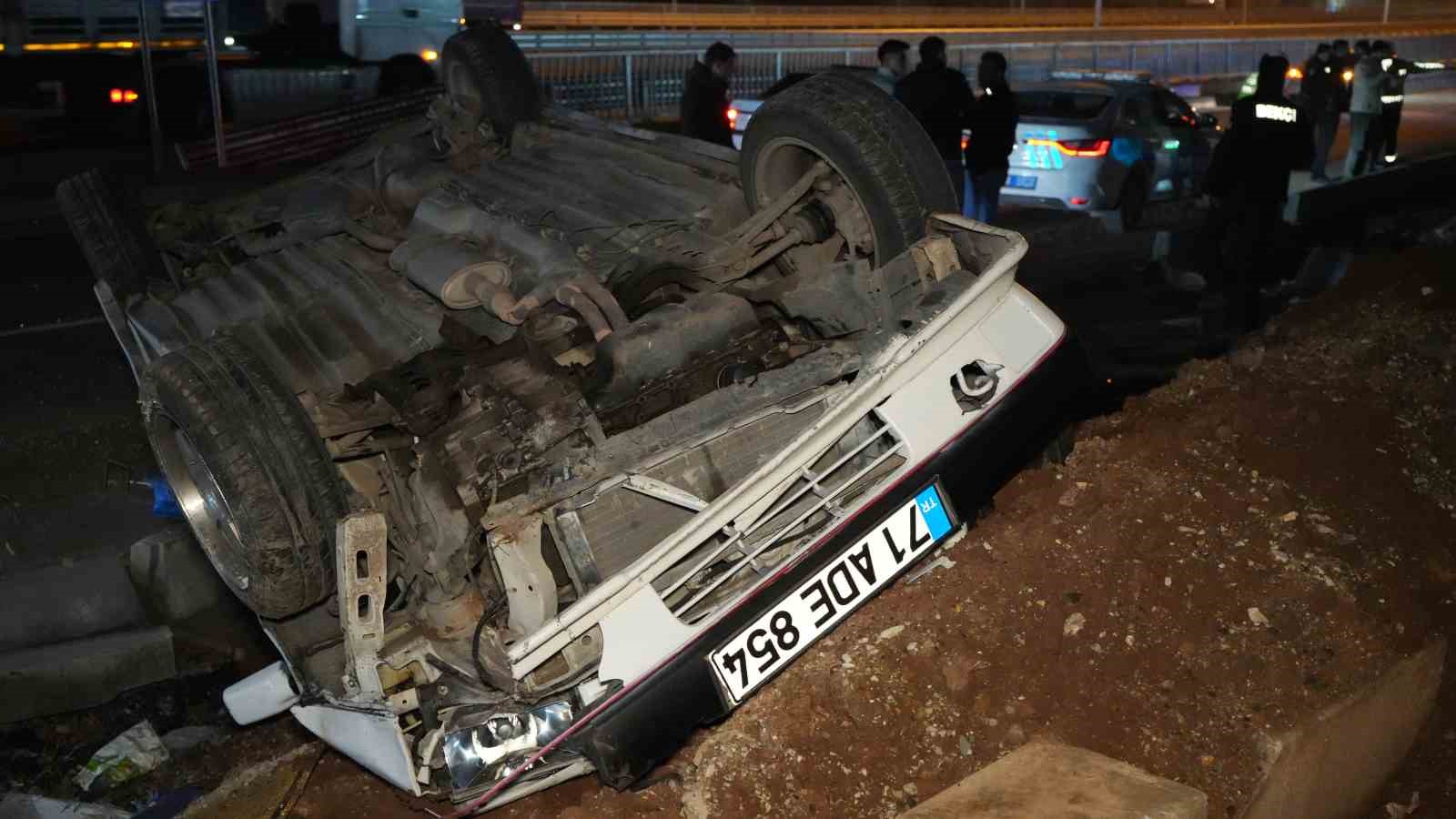 Kırıkkale'de 2  otomobil çarpıştı: 5 kişi yaralandı