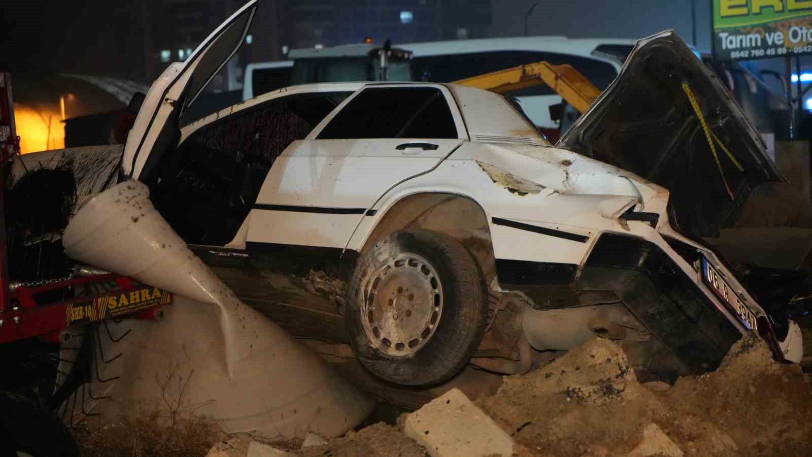 Kırıkkale'de 2  otomobil çarpıştı: 5 kişi yaralandı