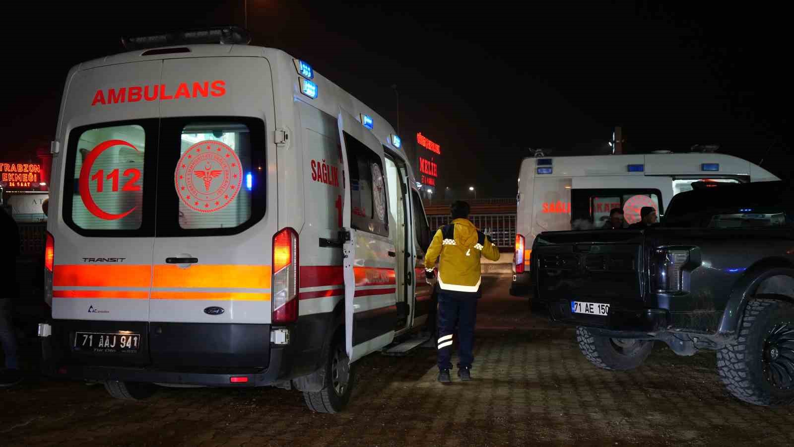 Kırıkkale'de 2  otomobil çarpıştı: 5 kişi yaralandı