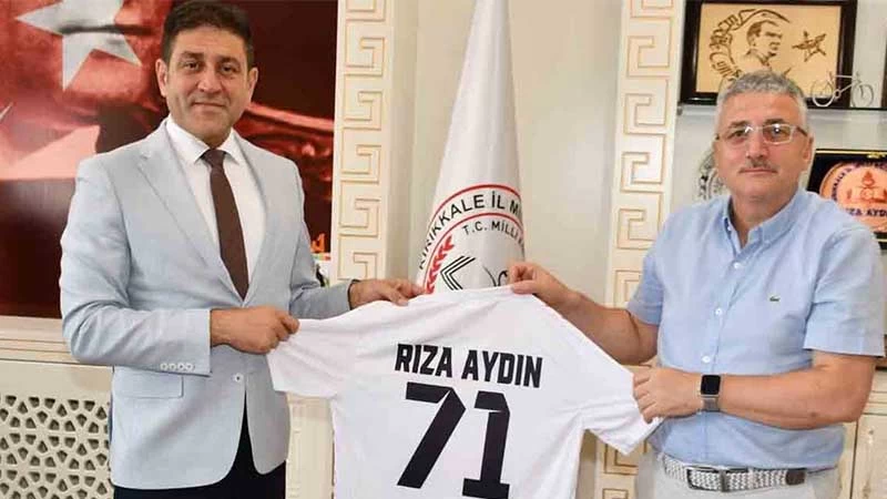 AKDOĞAN’DAN AYDIN’A FORMA HEDİYESİ