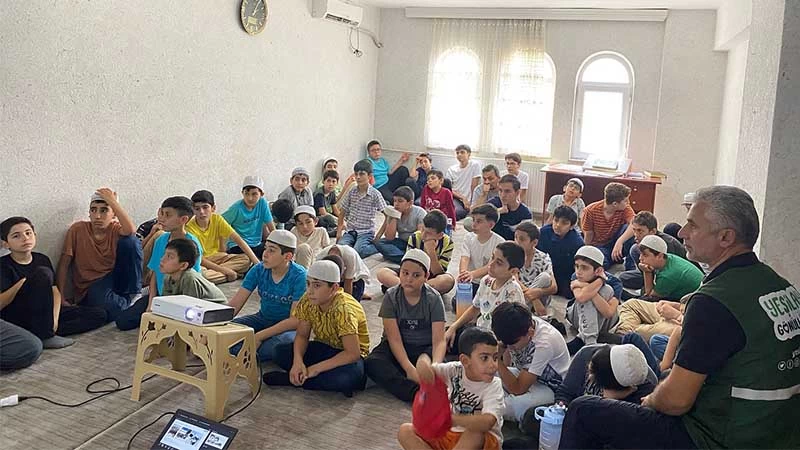 YEŞİLAY, GENÇ HAFIZLARLA BULUŞTU 
