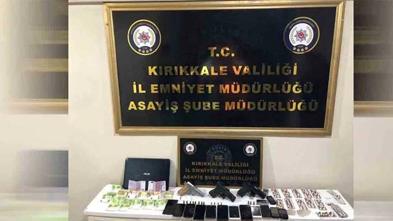 RUHSATSIZ TABANCA VE UYUŞTURUCU ELE GEÇİRİLDİ