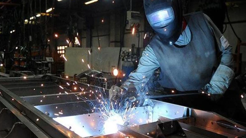 Sanayi üretimi yıllık %7,1 arttı