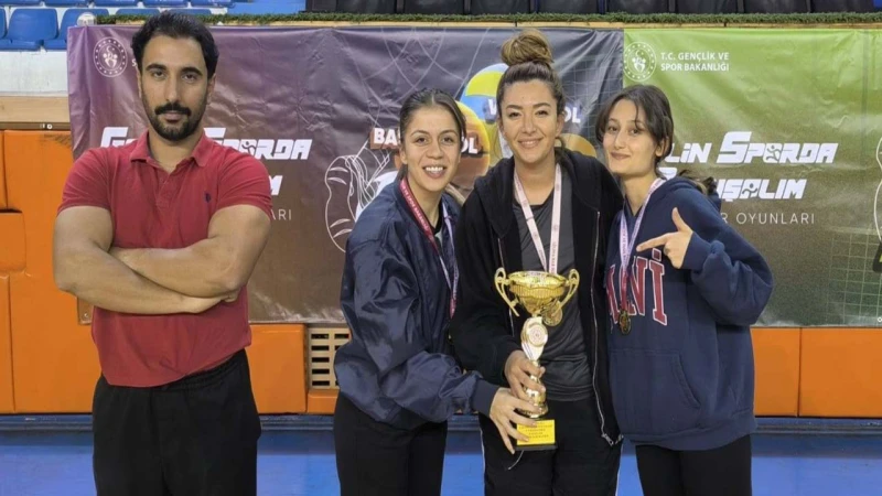 Kamu çalışanları potada yarıştı