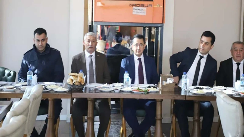 Yahşihan, demokrasinin temel taşı muhtarları unutmadı