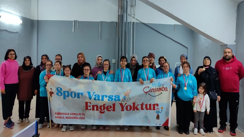 Özel sporcular raketlerini konuşturdu