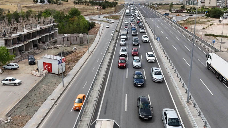 Trafikte yeni dönem: 6 ihlal yapan direksiyon başına geçemeyecek