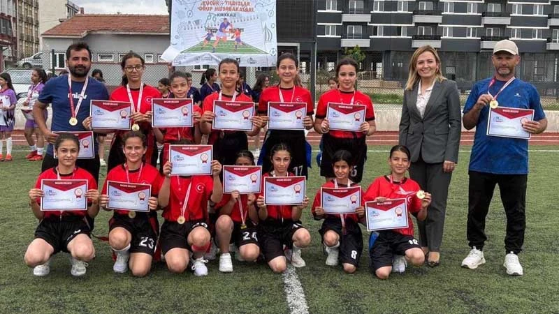 Ragbi şampiyonları ödüllendirildi