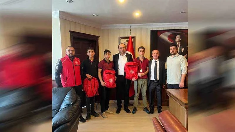 Derece yapan öğrenciler ödüllendirildi
