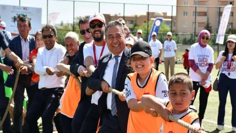Binlerce öğrenci sporla buluştu