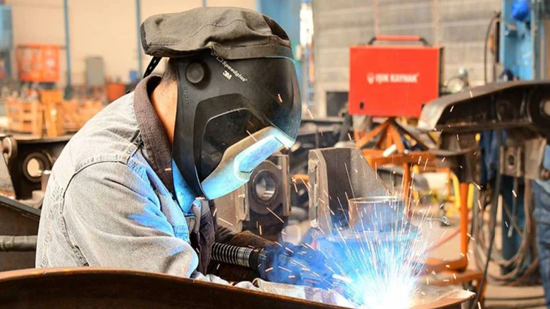 Sanayi üretimi yıllık %4,9 arttı