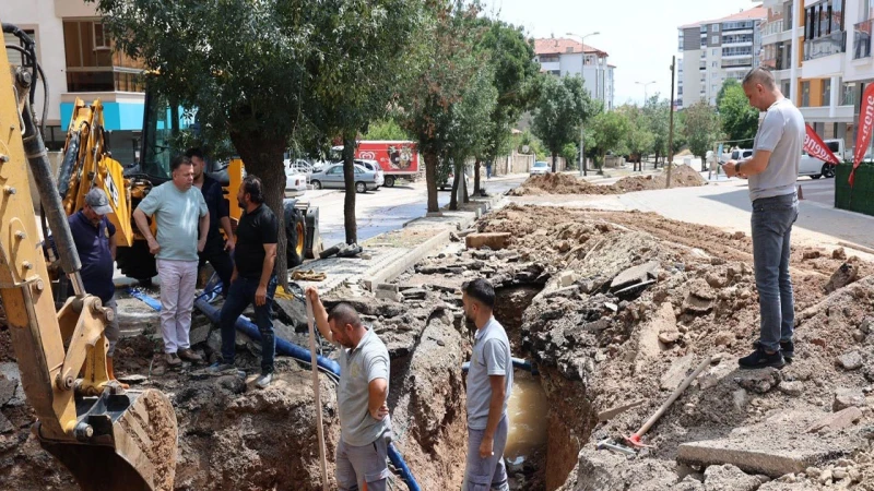 Kırıkkale Belediyesi su kesintisine karşı seferber oldu