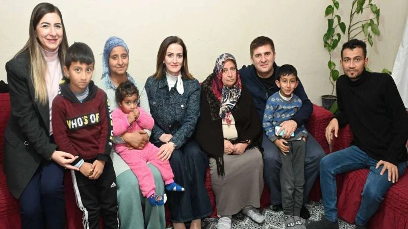 Vali Sarıibrahim’den depremzede aileye ziyaret